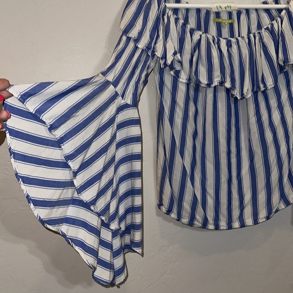 Gianni Bini Striped Off-Shoulder Bell Sleeve Top size xs oversized - Picture 3 of 5